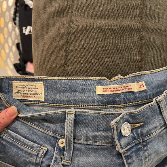 Levi’s 721 High Rise Skinny — Light Wash - Picture 2 of 3